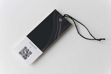 In Thẻ Treo Mã Vạch Chuyên Nghiệp — Review Toàn Diện Từ Chất Liệu Đến Chất Lượng In